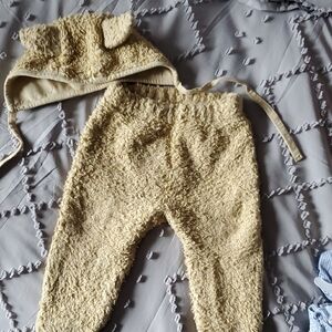 Kate Quinn Cream Fuzzy Footed Pants and Hat